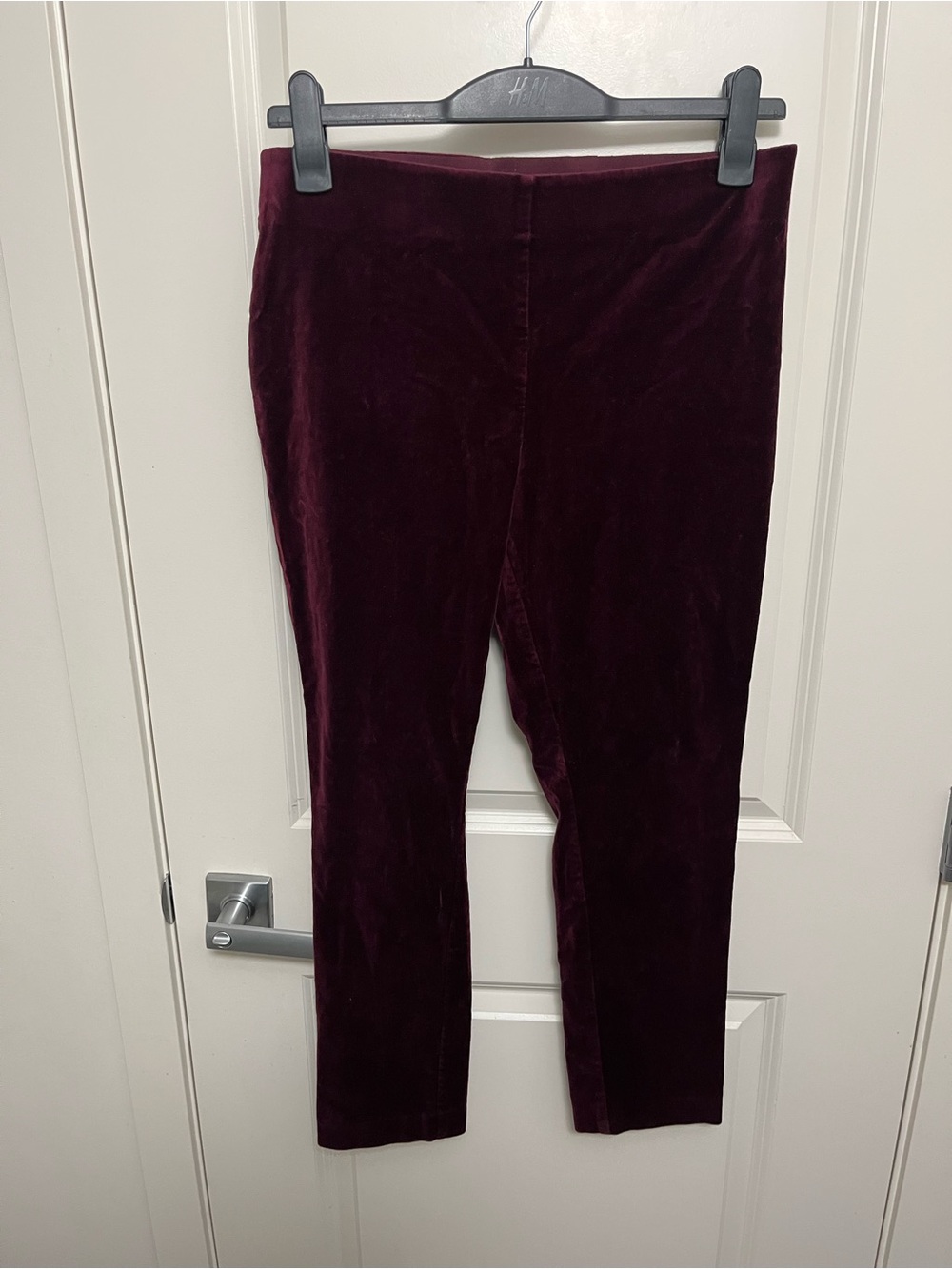 Ralph Lauren Women's Burgundy Velvet Cropped Pants in size 10